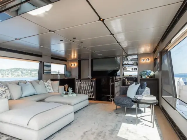 MRS L |  Custom Line Navetta 30 — 18 / 24