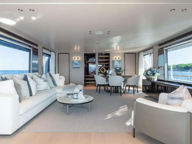 MRS L |  Custom Line Navetta 30 — 12 / 24
