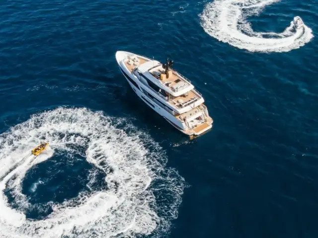 MRS L |  Custom Line Navetta 30 — 4 / 24