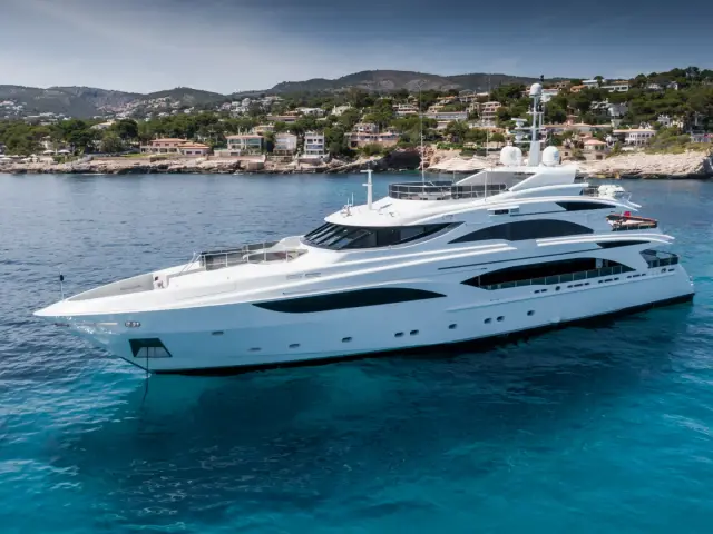 DIANE | Benetti 43M — 1 / 24