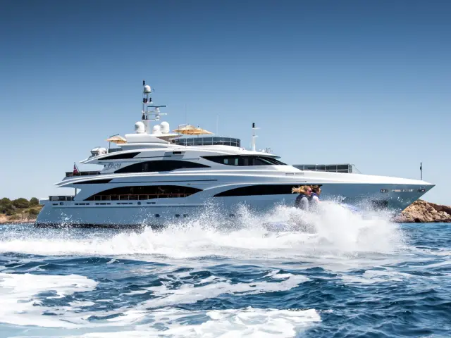 DIANE | Benetti 43M — 2 / 24