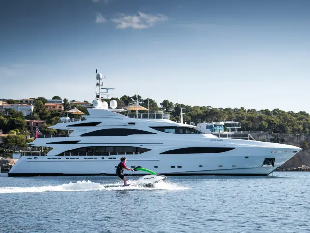 DIANE | Benetti 43M — 3 / 24