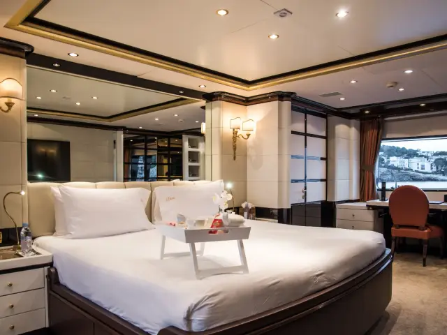 DIANE | Benetti 43M — 20 / 24