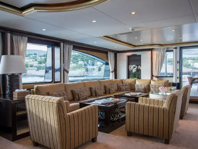 DIANE | Benetti 43M — 14 / 24