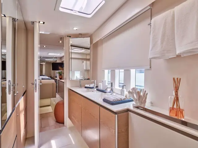 DAWN | Sunreef 60 Sail — 16 / 20