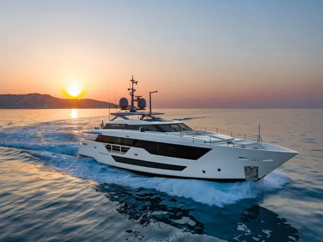 ALVIUM | Ferretti Custom Line 106 — 3 / 44