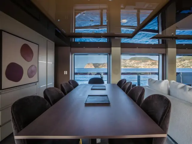ALVIUM | Ferretti Custom Line 106 — 27 / 44