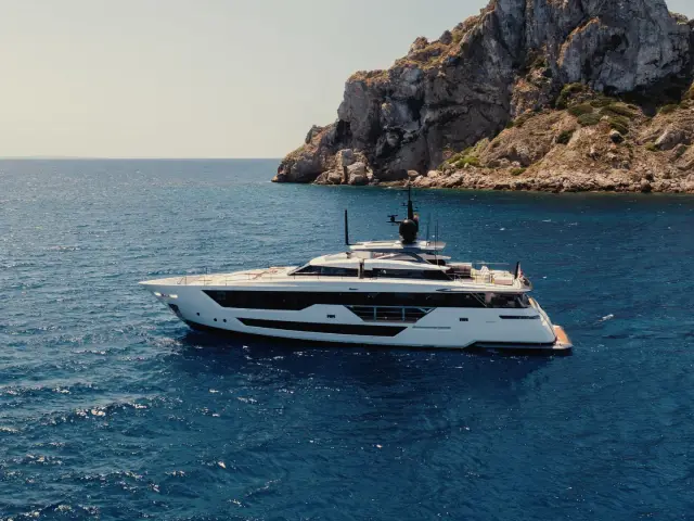 ALVIUM | Ferretti Custom Line 106 — 7 / 44
