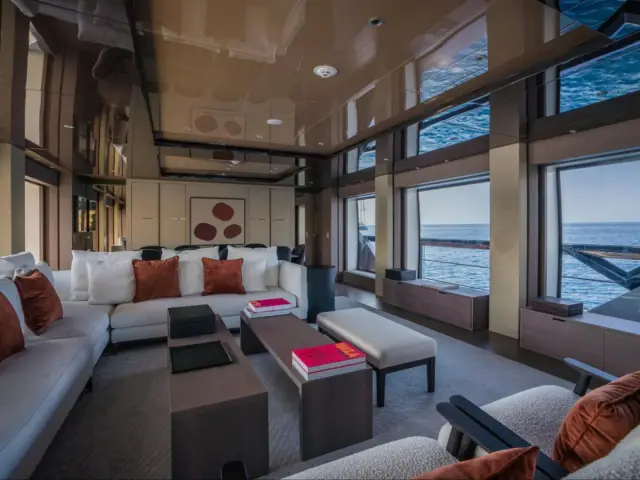 ALVIUM | Ferretti Custom Line 106 — 24 / 44