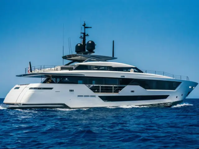ALVIUM | Ferretti Custom Line 106 — 1 / 44