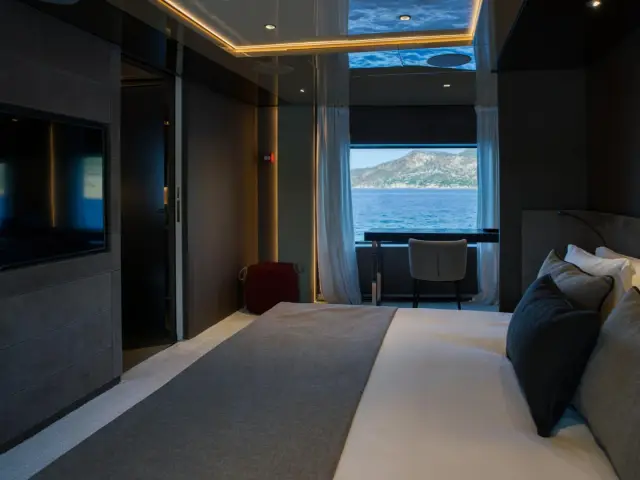 ALVIUM | Ferretti Custom Line 106 — 35 / 44