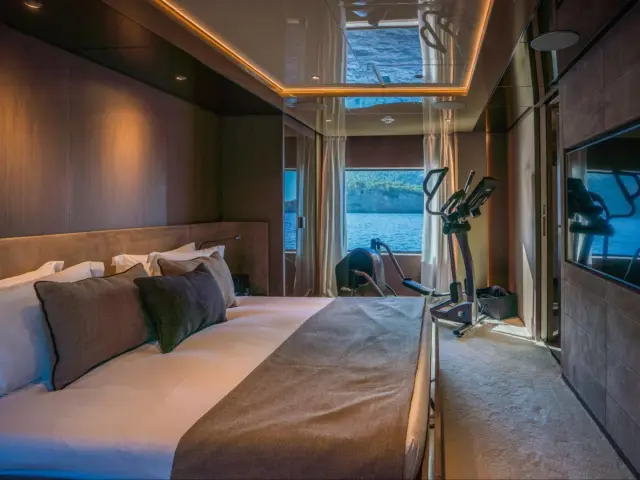 ALVIUM | Ferretti Custom Line 106 — 31 / 44
