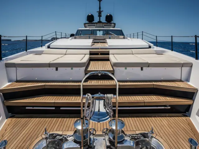 ALVIUM | Ferretti Custom Line 106 — 14 / 44