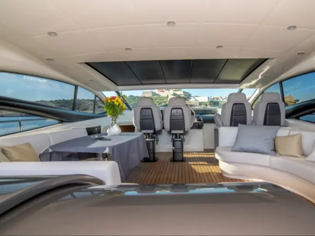 OPTIMUM | Pershing 62 — 6 / 14