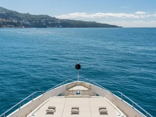 SOUTH | Custom Line Navetta 33 — 10 / 50