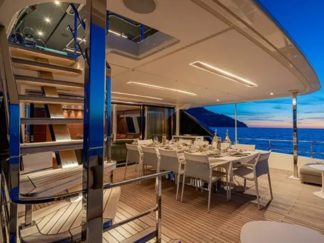 SOUTH | Custom Line Navetta 33 — 22 / 50