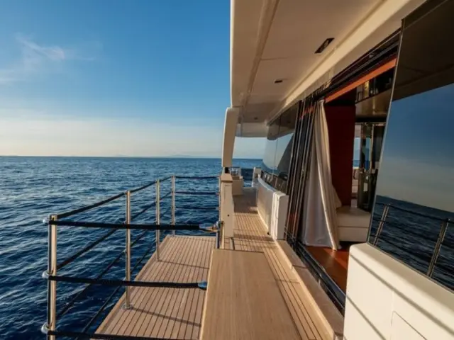 SOUTH | Custom Line Navetta 33 — 18 / 50