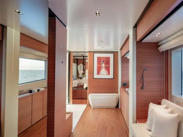 SOUTH | Custom Line Navetta 33 — 38 / 50