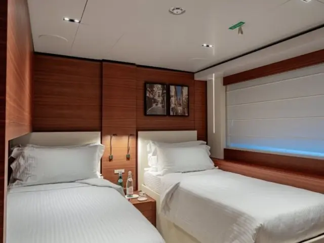 SOUTH | Custom Line Navetta 33 — 46 / 50