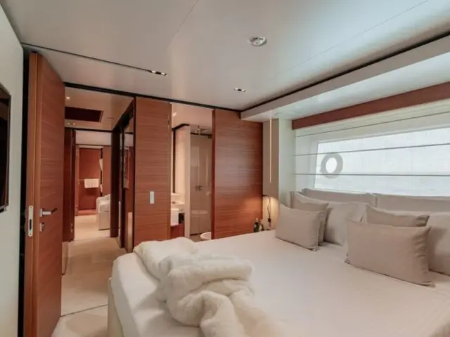 SOUTH | Custom Line Navetta 33 — 45 / 50