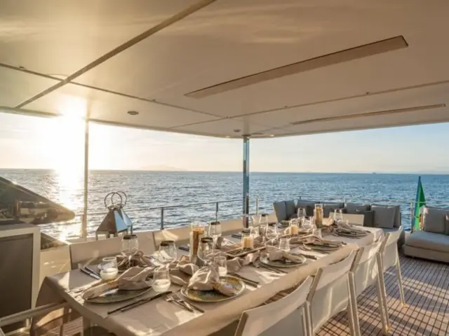 SOUTH | Custom Line Navetta 33 — 21 / 50