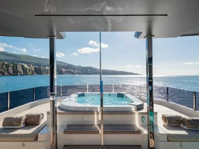 SOUTH | Custom Line Navetta 33 — 13 / 50