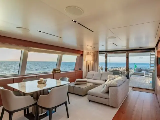 SOUTH | Custom Line Navetta 33 — 27 / 50