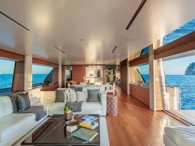 SOUTH | Custom Line Navetta 33 — 23 / 50