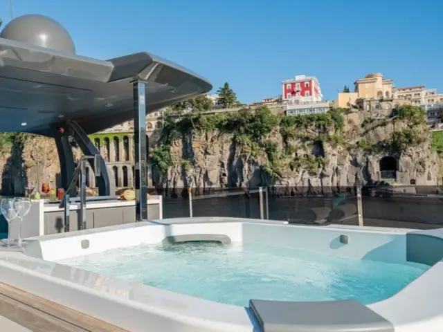 SOUTH | Custom Line Navetta 33 — 14 / 50