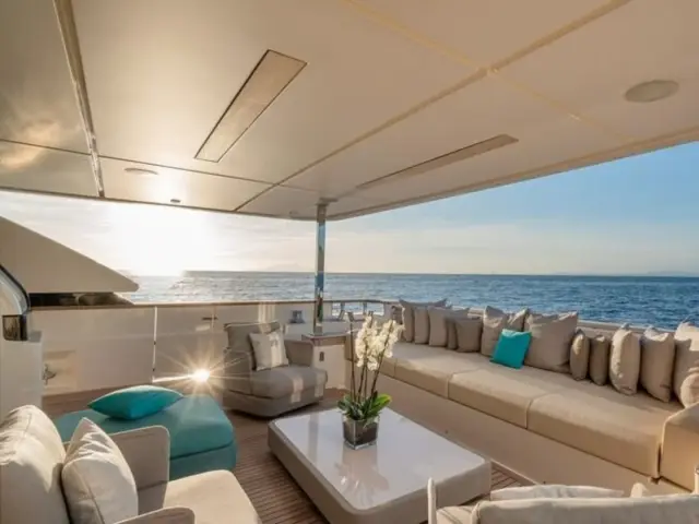 SOUTH | Custom Line Navetta 33 — 19 / 50