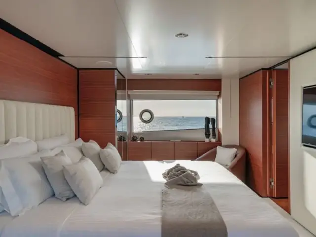 SOUTH | Custom Line Navetta 33 — 36 / 50