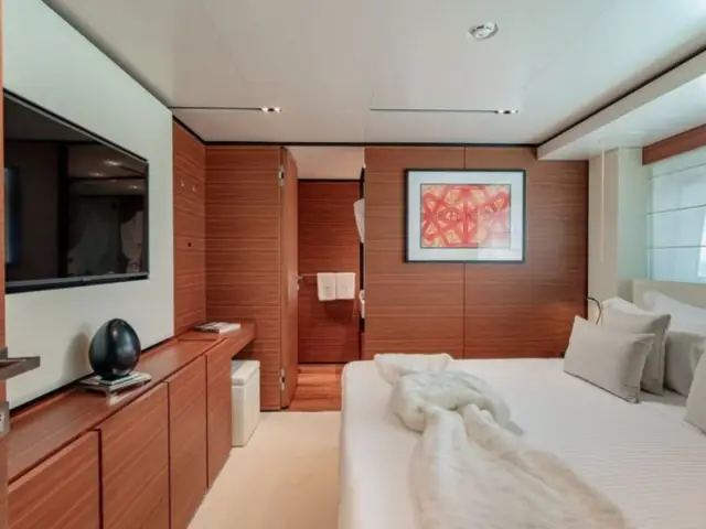 SOUTH | Custom Line Navetta 33 — 41 / 50
