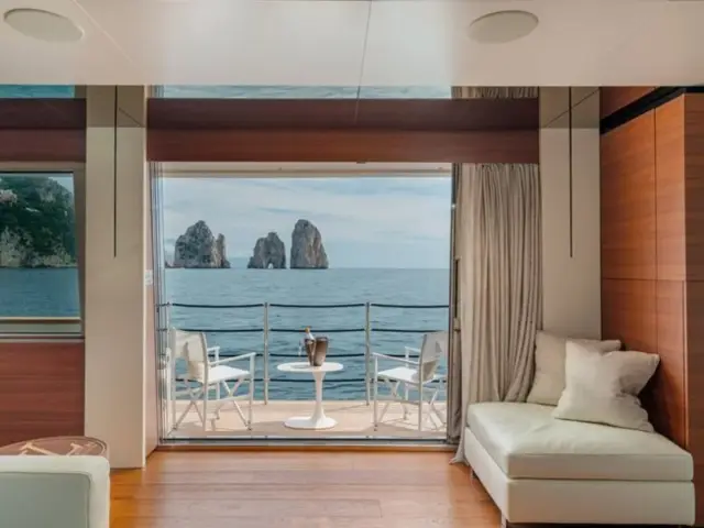 SOUTH | Custom Line Navetta 33 — 29 / 50