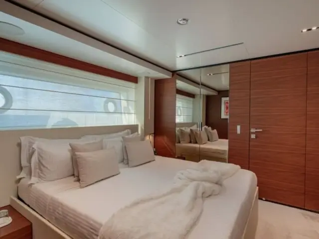 SOUTH | Custom Line Navetta 33 — 42 / 50