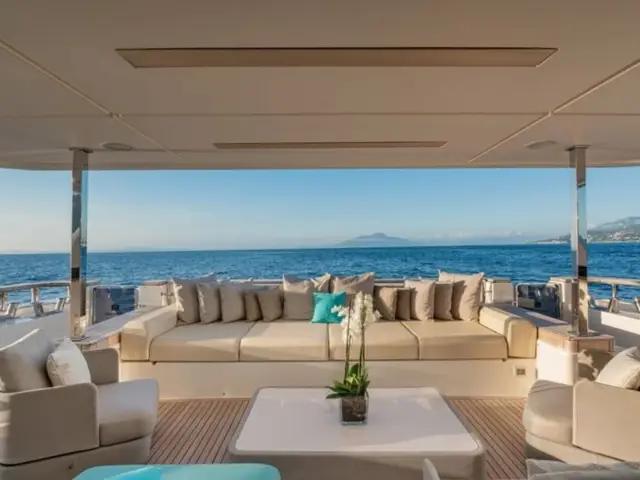 SOUTH | Custom Line Navetta 33 — 20 / 50