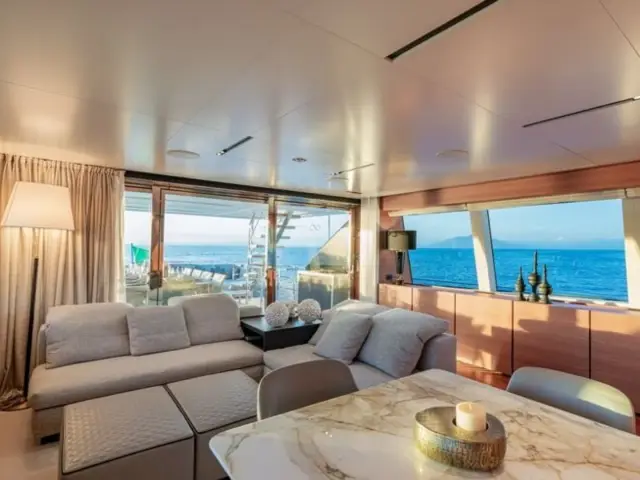 SOUTH | Custom Line Navetta 33 — 28 / 50