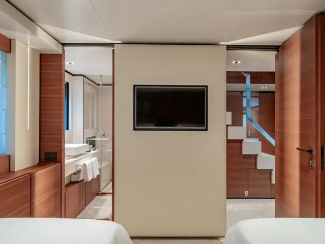 SOUTH | Custom Line Navetta 33 — 47 / 50