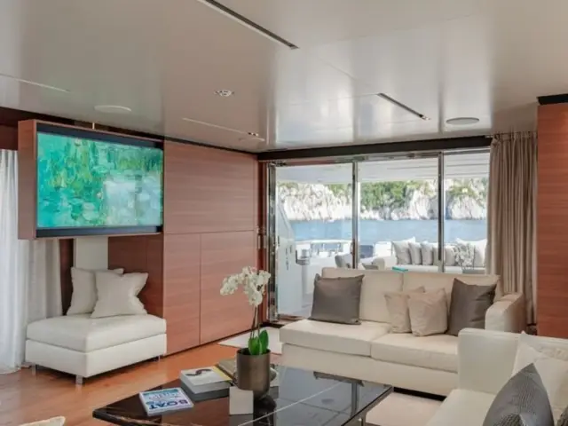 SOUTH | Custom Line Navetta 33 — 24 / 50