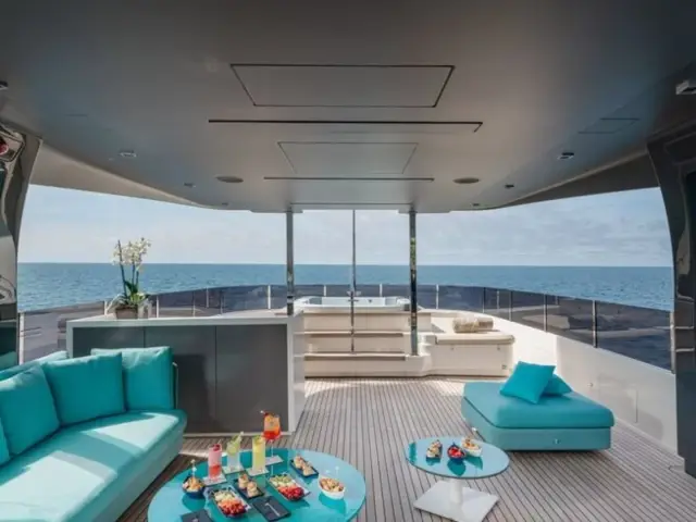 SOUTH | Custom Line Navetta 33 — 16 / 50