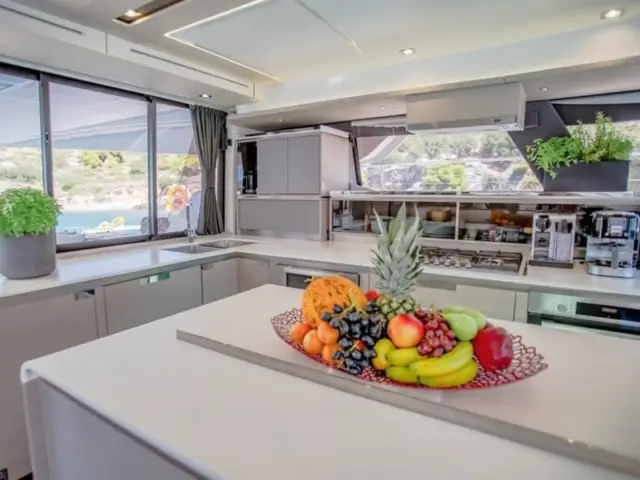 CORE | Fountaine Pajot 67 — 31 / 38