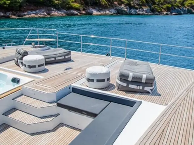 CORE | Fountaine Pajot 67 — 15 / 38