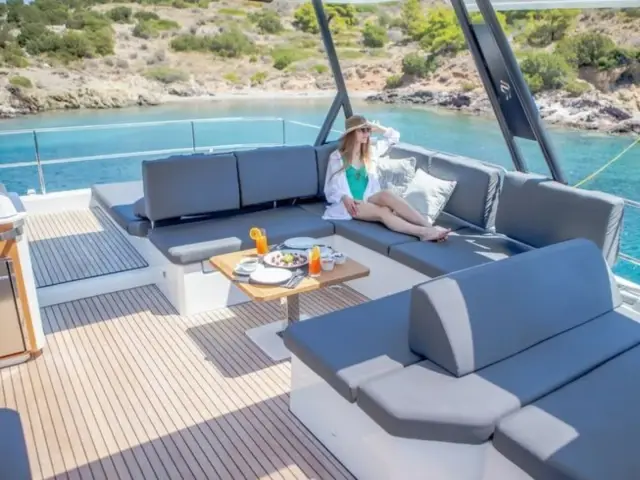 CORE | Fountaine Pajot 67 — 13 / 38