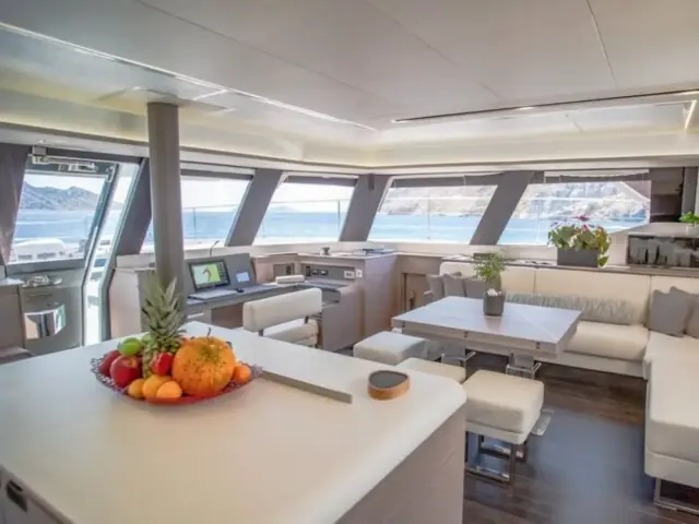CORE | Fountaine Pajot 67 — 23 / 38