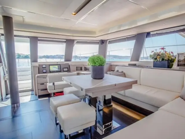 CORE | Fountaine Pajot 67 — 25 / 38