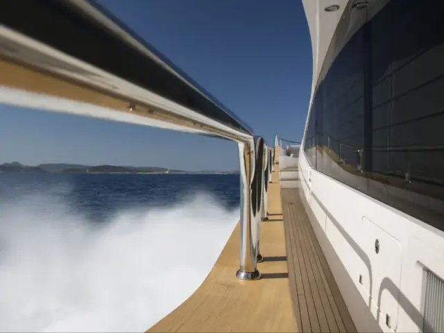 PLAY THE GAME | Sunseeker 28M — 4 / 14