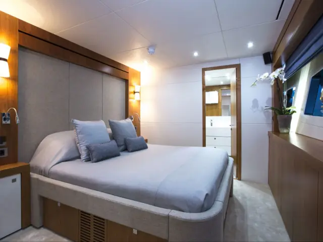 PLAY THE GAME | Sunseeker 28M — 13 / 14