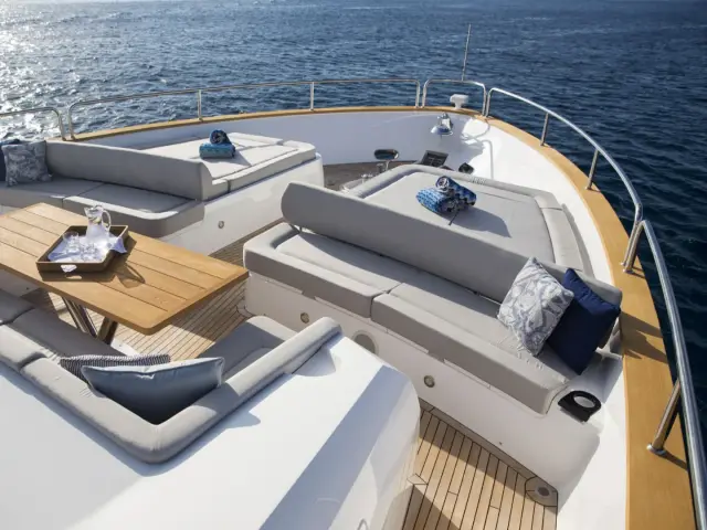 PLAY THE GAME | Sunseeker 28M — 5 / 14