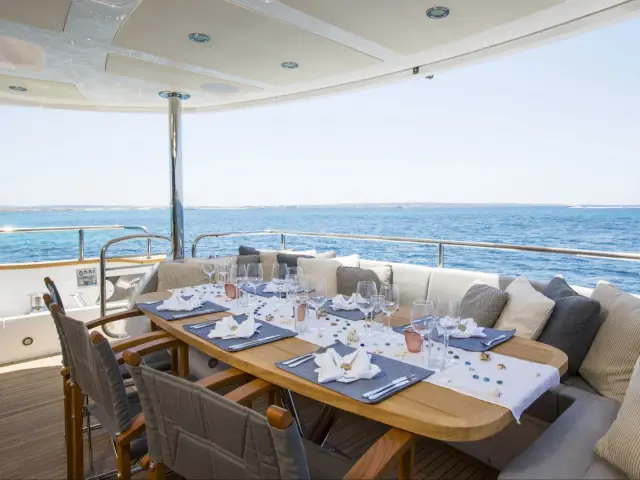 PLAY THE GAME | Sunseeker 28M — 10 / 14