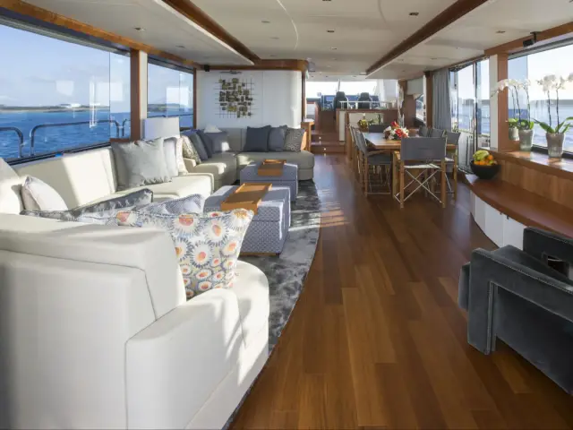 PLAY THE GAME | Sunseeker 28M — 11 / 14