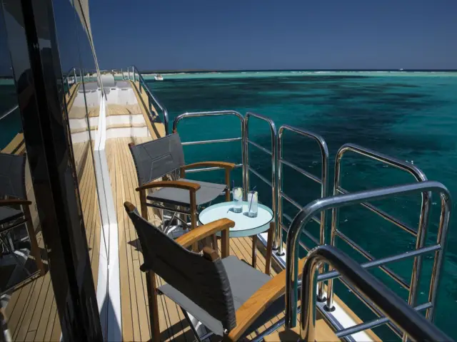 PLAY THE GAME | Sunseeker 28M — 3 / 14
